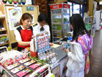 小火車亀岡駅內手信店