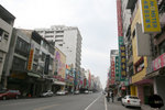 呢度就係六合夜市,日頭係一條普通既街,夜晚你地就知佢勁