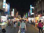 呢個就係頭先一早影既六合夜市啦,睇吓依家幾熱鬧