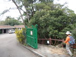 至鰂魚涌郊野公園管理站入口, 右旁有山路
DSC05074