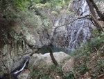 右邊山路中回望瀑壁, 原來壁底有水池
DSC08586