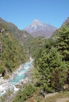 Dudh Kosi & 當地的神山 Khumbi Yul Lha (5761m)
04NL0066