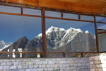 由Namche Bazaar走到Hotel Everest View約2小時, 在酒店窗門看到的雪山反影
04NL0128