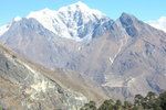 左 Cholatse (6335m), 右 Taboche (6367m) & 山下的Phortse Tanga Village (3680)
04NL0130