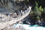 又要過吊橋, 橋下是Dudh Kosi
04NL0176