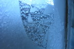 這裏好凍, 窗門結了冰
04NL0257