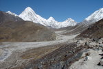 左至右, Pumori (7165m), Lingtren (6749m) & Khumbutse (6665m)
04NL0326