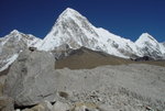 Pumori (7165m)及前面的Kala Pattar (5670m), 到Gorak Shep 後便會上攻此頂
04NL0369