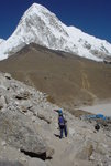 Pumori (7165m) & 前面的Kala Pattar (5670m) & 山下的 Gorak Shep (5140m)
04NL0379