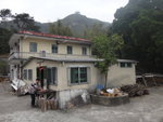 經一村屋, 經過多次今次問過這位女士才知原來這裏是牛坳村
DSC02570