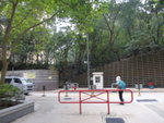 又到馬路, 過馬路入護土牆左邊小徑
DSC06968
