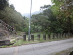 過馬路見到前面石柱有路標
DSC06974