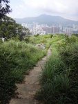 過涼亭又要落級, 到一墳地
DSC09808