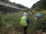 先在右邊草地小徑前行
DSC00105