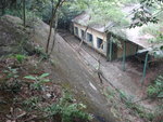 落至廢校前護土牆頂沿牆頂前行
DSC00159