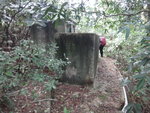 接廢校尾小路前行, 經廢校的公&#21408;
DSC00161