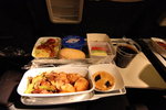 機上晚餐,有蜜汁鴨肉伴沙律, 京醬炒雞肉, 乳酪, 水果及杏仁櫻桃餅
IMG_0005e