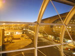 時約早上7時未到, 機場建築外望開始天光
IMG_0016