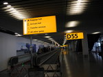 1045荷蘭阿姆斯特丹時間抵史機浦機場, 機程約1小時20分鐘. 于D77號閘口落機, 只有少于2小時時間行去D57號閘口登機, 原來2閘口相距頗遠哩.  
IMG_0019