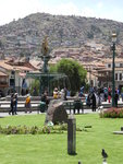 廣場中有一statue, 是印加領袖Pachacuti Inca Yupanqui. 第9世皇帝. 人們認為馬丘比丘是帕查古蒂(Pachacuti)于1440年左右建立的 IMG_0392d