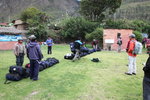 我們上山每人只可以執6kg行李放入旅行社供給的布袋給挑夫抬上山
IMG_0913