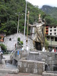 廣場中有一statue, 是印加領袖Pachacuti Inca Yupanqui. 第9世皇帝
IMG_2699