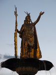 廣場中的印加領袖Pachacuti Inca Yupanqui. 第9世皇帝, 的銅像
IMG_2844