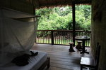 生態旅館用自然素材來搭建, 善用自然採光, 沒有密閉的窗戶, 每間小屋只有三面牆, 一面開於正對雨林
IMG_3608