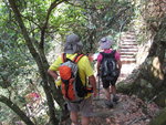 到一分岔位, 前有石級而隊友則左落石級
IMG_0933