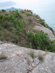 過去塔仔山(又叫廟仔墩)頂遙望在崖頂的隊友
IMG_1236