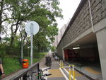 至單車路盡頭要轉右穿隧道, 隧道頂是大埔太和路, 其實是過馬路另一邊接回單車徑
IMG_1754