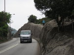 馬路又窄, 有車過人車都要小心, 不如護土牆頂過啦
IMG_2052