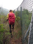 穿過鐵絲網後轉右沿鐵絲網前行
IMG_3837