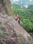 上攀聶高信山南崖, 一個橫移位, 頗得人驚, 不過勝在石面乾爽唔跣, 只是手腳位比較薄, 慢慢搵位橫移
IMG_4648