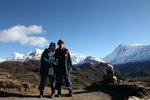 背景, 左 Kabru South (7317m), 右 Pandim (6691m), 被我倆遮了的是 Khangchengzonga (8586m)
SK_01168