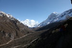 左望Khangchendzonga (8,585m) (世界第三高峰) 及Pandim (6,691m), 可以見谷中 往Lamuney 的山路
SK_01449