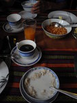 早餐有麥皮, 茄汁豆, 咖啡及果汁
SK_02105