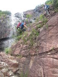 右邊山路上少少都要番入澗中沿瀑右壁上攀
IMG_6808