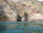 又落水泳渡, 左望見噴水洞(左邊水面小小洞)及水底洞(右大洞)
IMG_7559