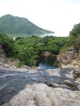 瀑頂回望水澇漕三疊瀑潭的第一瀑潭, 遠處是雞公山
IMG_1800a
