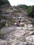 上攀摩天崖到正壁底, 見到數年前在崖頂下跌"升飛"的黃玉英紀念碑
IMG_4297