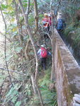 見有隊友中途離去水道轉左落山, 亦有隊友續沿去水道前行
IMG_4710