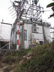 到聶高信山頂的發射站前轉左沿鐵絲網邊前行
IMG_5863