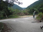 引水道右走至分岔路, 左邊可落深屈村, 大隊續前行
IMG_1911