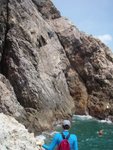 在懸崖壁爬緊的係傑仔在露番一手, 當然落水游過去最安全啦
P7183089