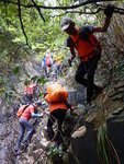 左邊山路在此會合沿壁下降的隊友
DSCN0280