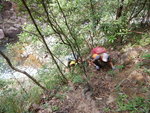 左邊山路上奔槽瀑頂
DSCN0401