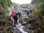 見前面隊友在瀑右S字形上 DSCN1307