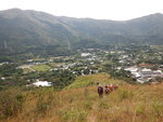 下望牛潭尾與遠處的雞公嶺(又圭角山), 圭角西坑在其密林中
DSCN0578