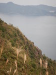 山路中回頭左望見到沿馬騮崖脊上緊仙姑峰的隊友
DSCN1520